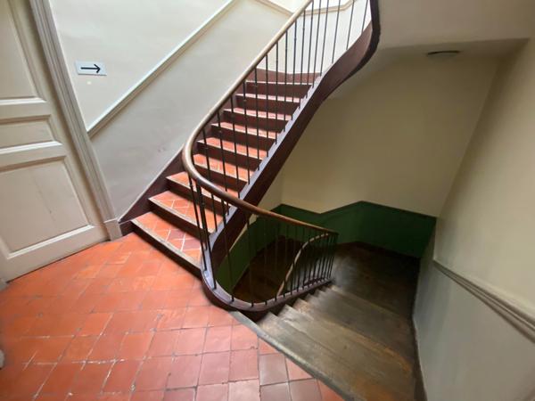 QUARTIER PALAIS - TRES BONNE RENTABILITE POUR CET IMMEUBLE DE RAPPORT