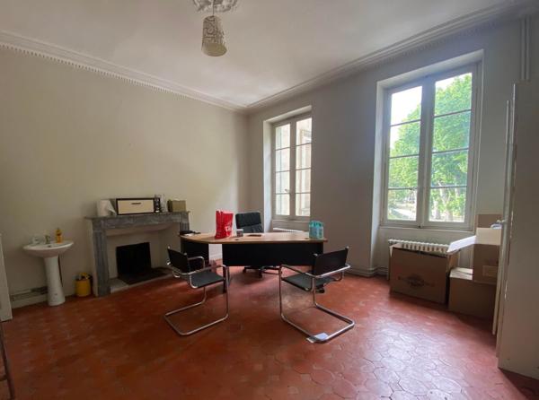 QUARTIER PALAIS - TRES BONNE RENTABILITE POUR CET IMMEUBLE DE RAPPORT
