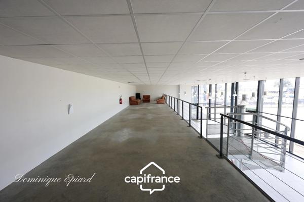 Local d’activité / commercial premium – 740 m² – axe stratégique – terrain 7 500 m² – accès poids lourds