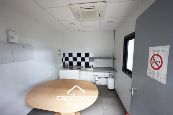 Local d’activité / commercial premium – 740 m² – axe stratégique – terrain 7 500 m² – accès poids lourds