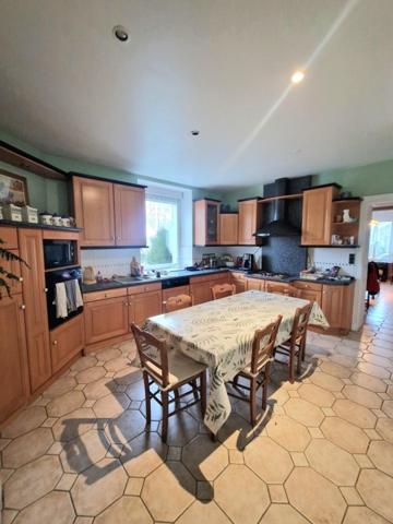 Belle demeure de 228m2 avec grange, écurie et terrain à Bâtir !