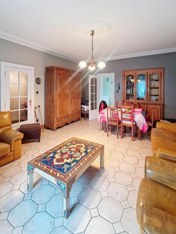 Belle demeure de 228m2 avec grange, écurie et terrain à Bâtir !