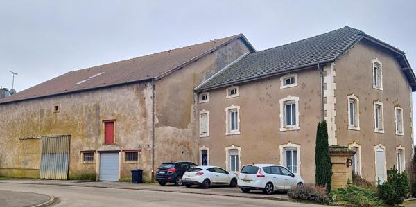 Belle demeure de 228m2 avec grange, écurie et terrain à Bâtir !