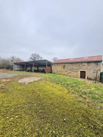 Belle demeure de 228m2 avec grange, écurie et terrain à Bâtir !