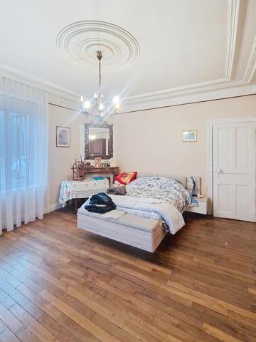 Belle demeure de 228m2 avec grange, écurie et terrain à Bâtir !