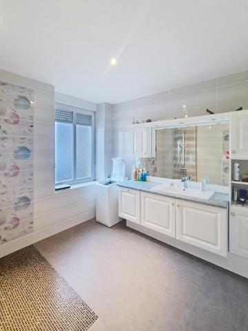 Belle demeure de 228m2 avec grange, écurie et terrain à Bâtir !