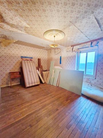 Belle demeure de 228m2 avec grange, écurie et terrain à Bâtir !