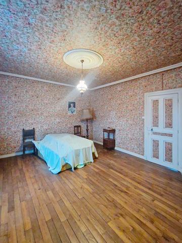 Belle demeure de 228m2 avec grange, écurie et terrain à Bâtir !