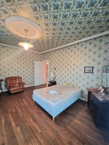 Belle demeure de 228m2 avec grange, écurie et terrain à Bâtir !