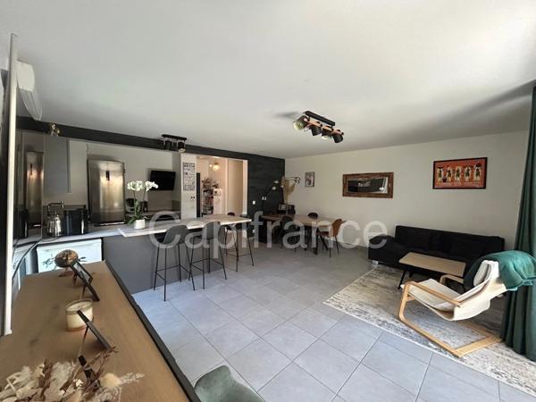 Grand T4 87m² récent, 1 parking privatif, garage + sd parking possibles, axe Annecy – Genève (74)