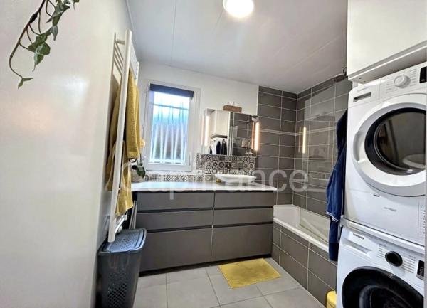Grand T4 87m² récent, 1 parking privatif, garage + sd parking possibles, axe Annecy – Genève (74)