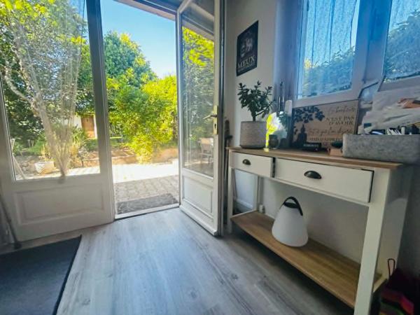 MAISON 100 M² AU CALME SANS VIS A VIS, 3 CHAMBRES, TERRAIN DE 859 m², TERRASSE DE 30m²,  GARAGE, DOUBLE VITRAGE, POMPE A CHALEUR, CLIMATISATION, ASSAINISSEMENT COLLECTIF