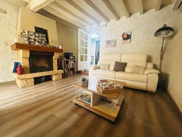 MAISON 100 M² AU CALME SANS VIS A VIS, 3 CHAMBRES, TERRAIN DE 859 m², TERRASSE DE 30m²,  GARAGE, DOUBLE VITRAGE, POMPE A CHALEUR, CLIMATISATION, ASSAINISSEMENT COLLECTIF