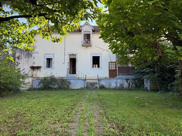 Maison à vendre à Saint-Amand-Montrond dans le Cher (18200), ref : 25051