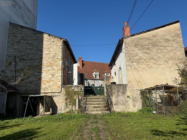 Maison à vendre à Saint-Amand-Montrond dans le Cher (18200), ref : 25051