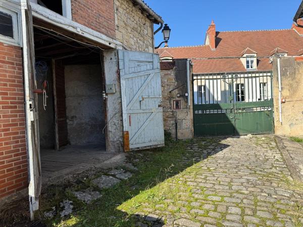 Maison à vendre à Saint-Amand-Montrond dans le Cher (18200), ref : 25051
