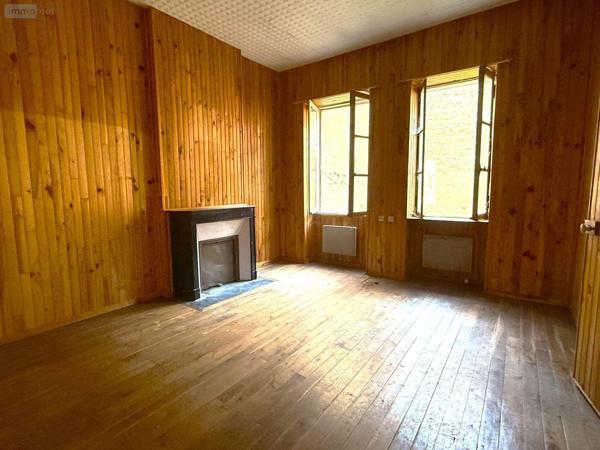 Maison à vendre à Saint-Amand-Montrond dans le Cher (18200), ref : 25051