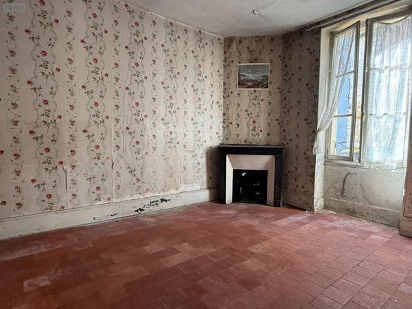 Maison à vendre à Saint-Amand-Montrond dans le Cher (18200), ref : 25051