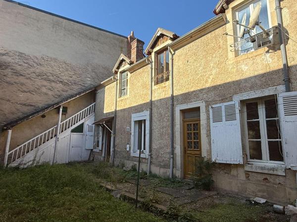 Maison à vendre à Saint-Amand-Montrond dans le Cher (18200), ref : 25051