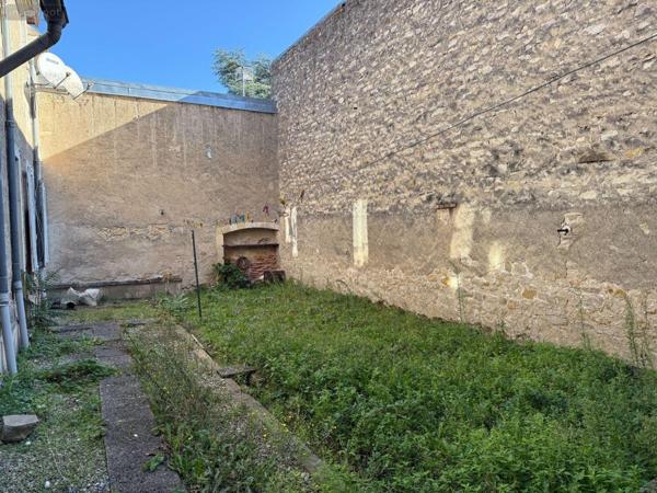 Maison à vendre à Saint-Amand-Montrond dans le Cher (18200), ref : 25051