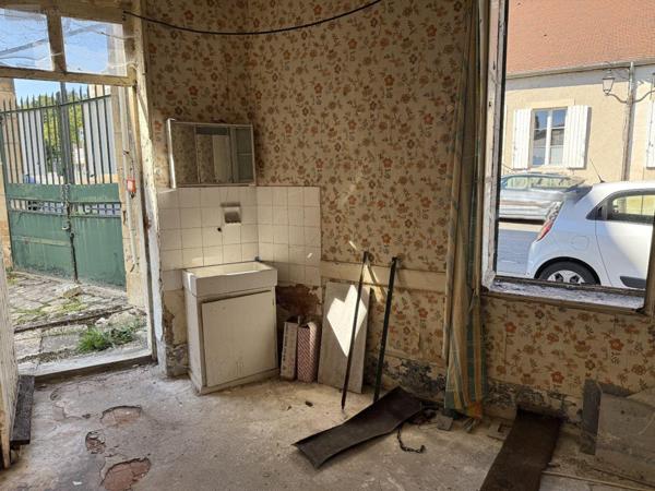 Maison à vendre à Saint-Amand-Montrond dans le Cher (18200), ref : 25051