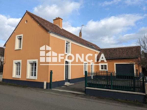 Location Maison 5 pièces 111.2 m² - 4 rue de la Mairie Fresnay Sur Sarthe 72130