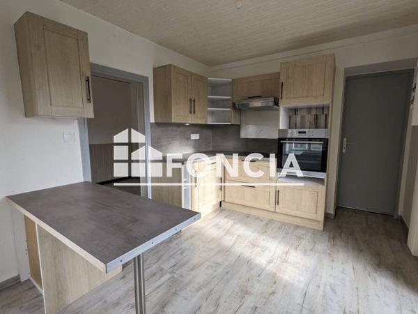 Location Maison 5 pièces 111.2 m² - 4 rue de la Mairie Fresnay Sur Sarthe 72130