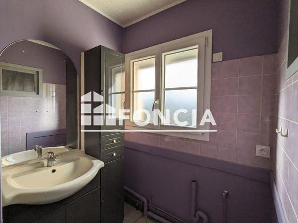 Location Maison 5 pièces 111.2 m² - 4 rue de la Mairie Fresnay Sur Sarthe 72130