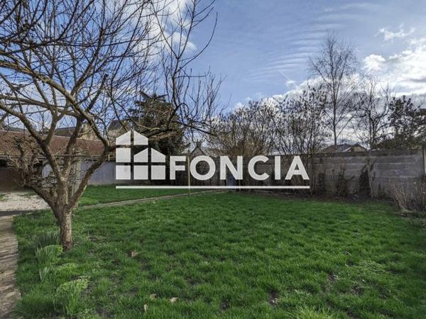 Location Maison 5 pièces 111.2 m² - 4 rue de la Mairie Fresnay Sur Sarthe 72130