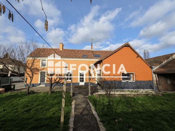 Location Maison 5 pièces 111.2 m² - 4 rue de la Mairie Fresnay Sur Sarthe 72130