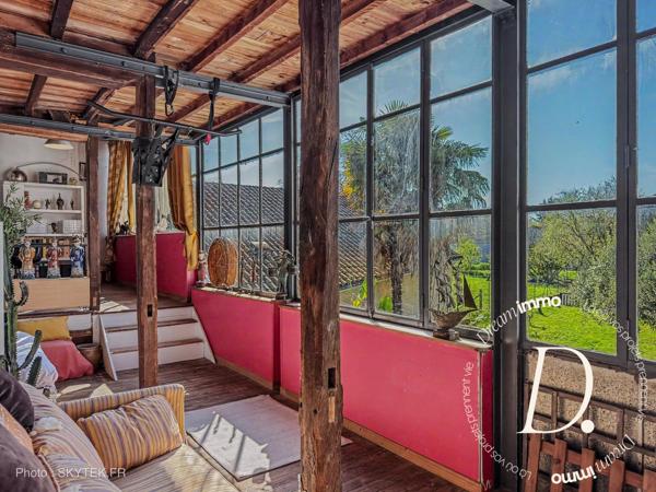 Superbe maison de ville avec grand garage, dépendance et magnifique jardin arboré