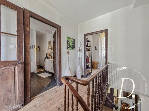 Superbe maison de ville avec grand garage, dépendance et magnifique jardin arboré