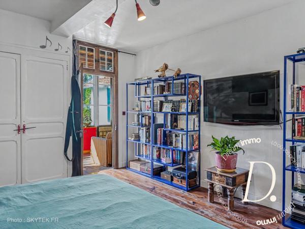 Superbe maison de ville avec grand garage, dépendance et magnifique jardin arboré