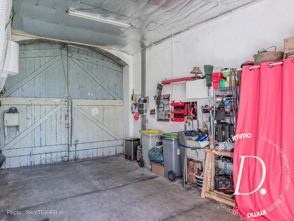 Superbe maison de ville avec grand garage, dépendance et magnifique jardin arboré
