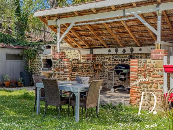 Superbe maison de ville avec grand garage, dépendance et magnifique jardin arboré