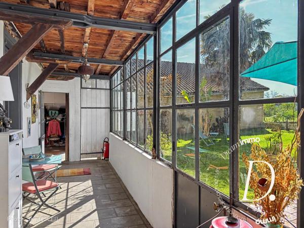 Superbe maison de ville avec grand garage, dépendance et magnifique jardin arboré