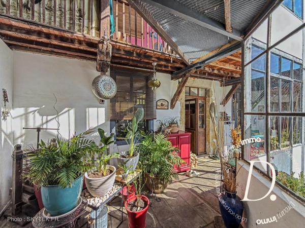 Superbe maison de ville avec grand garage, dépendance et magnifique jardin arboré
