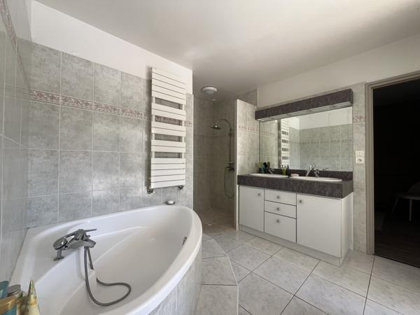 Propriete 4 pièce(s) 3 chambre(s) 138 m²