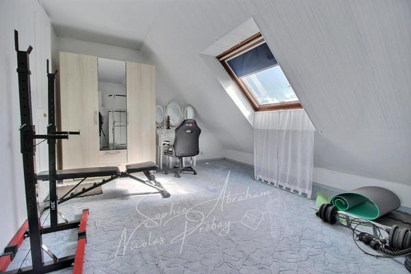 Maison individuelle avec 4 chambres, sous-sol et jardin