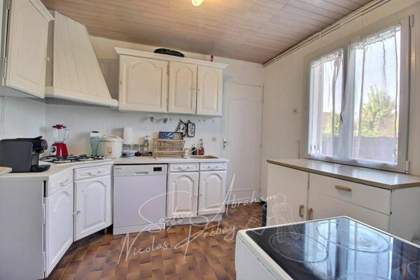 Maison individuelle avec 4 chambres, sous-sol et jardin