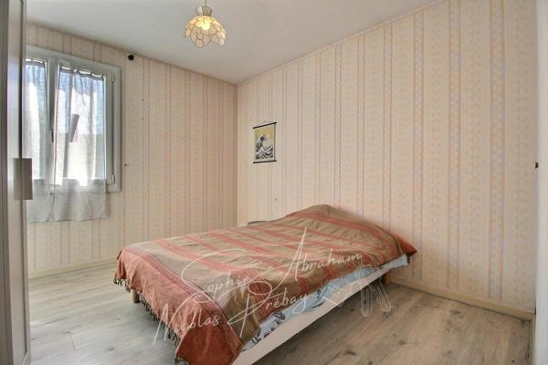 Maison individuelle avec 4 chambres, sous-sol et jardin