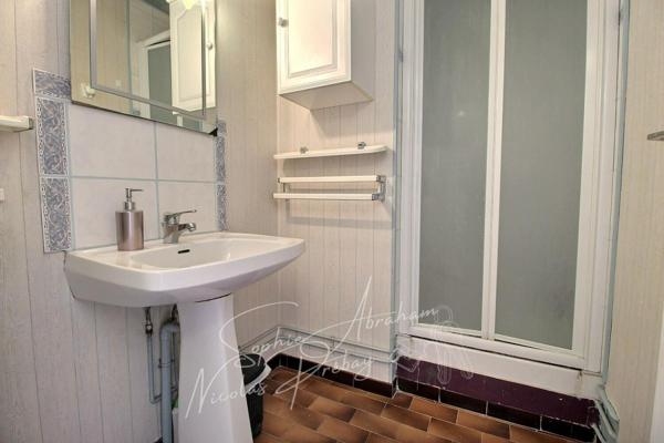 Maison individuelle avec 4 chambres, sous-sol et jardin