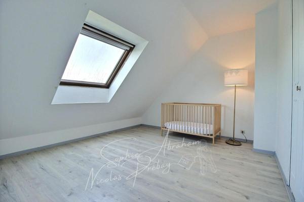 Maison individuelle avec 4 chambres, sous-sol et jardin