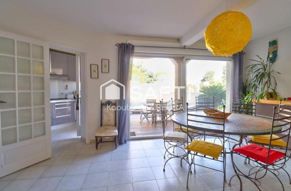 Maison lumineuse et pleine de charme, idéalement située avec jardin et piscine