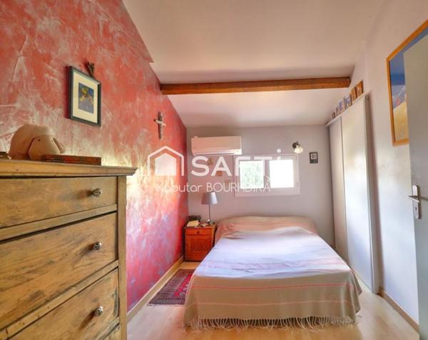 Maison lumineuse et pleine de charme, idéalement située avec jardin et piscine