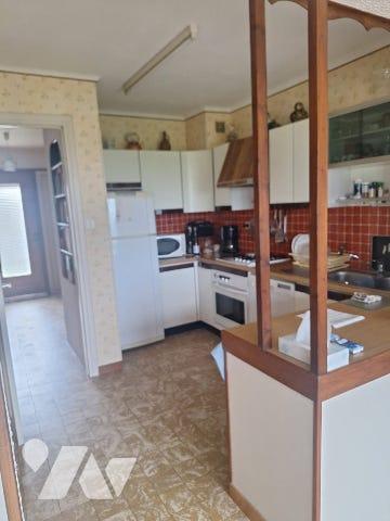 Charmante maison en briques à rafraichir, avec jardin plein sud, point de vue exceptionnel.