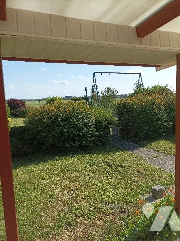 Charmante maison en briques à rafraichir, avec jardin plein sud, point de vue exceptionnel.