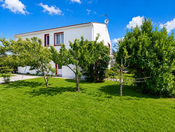 Maison 146 m², 5 chambres, grand garage : un fort potentiel à La Chaume