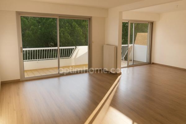 Appartement 4 pièces – 84 m² – Dernier étage – Terrasse – Garage – Cave - Piscine - Parc - Tennis - Ligne 5 Tramway - Parc Montcalm