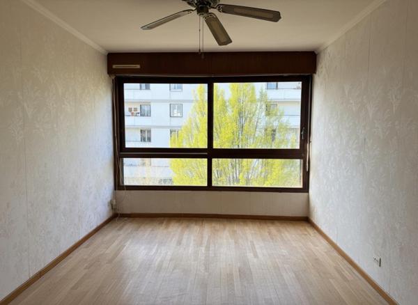 Appartement type 2, au calme, proche commodités.